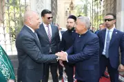 رئيس تتارستان يزور قبر الشيخ موسى جار الله التتاري في القاهرة في زيارة تاريخية