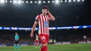 أتلتيكو مدريد يرفض اقتراح برشلونة لضم ألفاريز عبر إدراج كاسادو في الصفقة