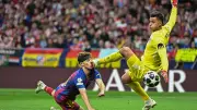 إصابة دامية لنجم برشلونة فيرمين لوبيز خلال مواجهة أتلتيكو مدريد بدوري الأبطال