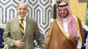 استقبال حافل في جدة.. رئيس وزراء باكستان يبدأ زيارة رسمية للمملكة العربية السعودية