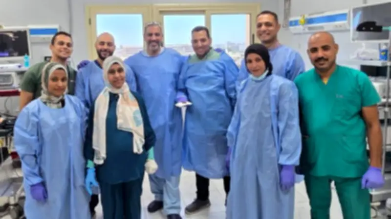 مستشفى قنا الجامعي يستأصل زائدة لحمية 10 سم لطفل عامين بتقنية التشفية