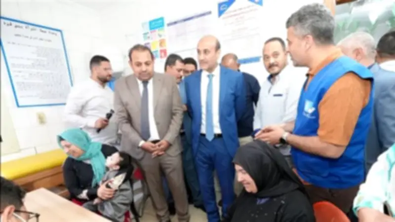 علاج 1160 مواطناً وتحويل 53 حالة للجراحة بقافلة طبية في أسيوط