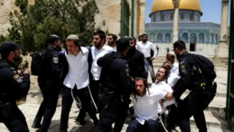 اعتقال 13 مستوطناً حاولوا أداء طقوس دينية في المسجد الأقصى