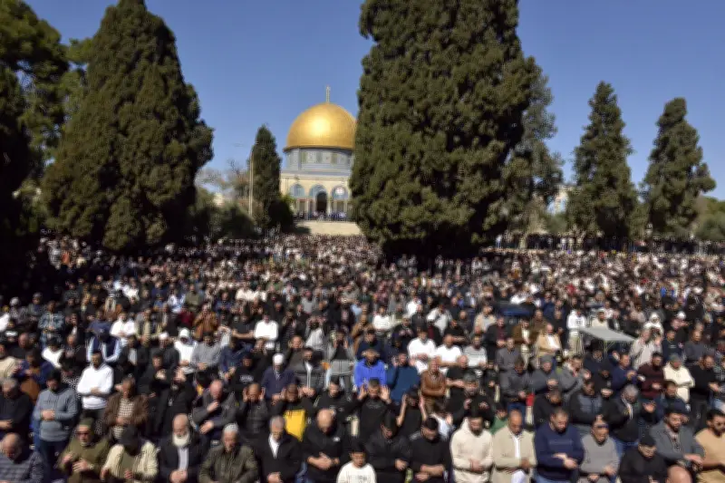 140 ألف مصلٍ يؤدون صلاة عيد الأضحى في المسجد الأقصى