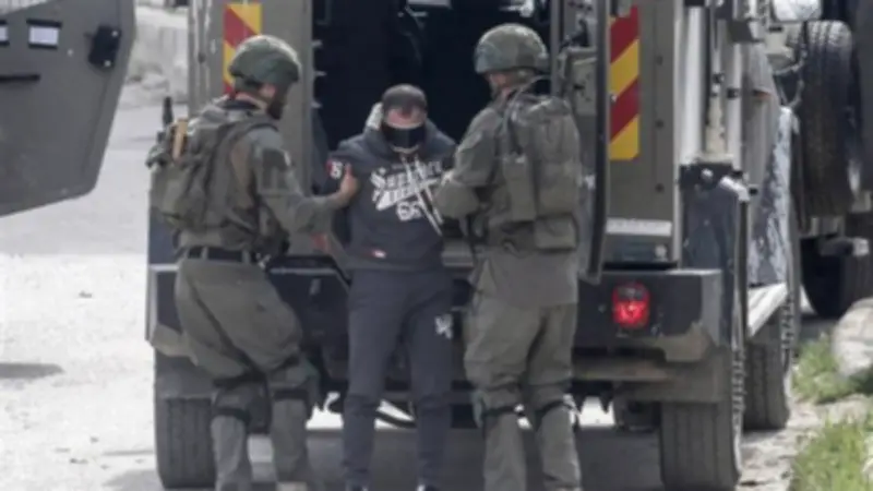 الاحتلال يعتقل 15 فلسطينيا بالضفة ويسجل 1637 اعتداء في أبريل