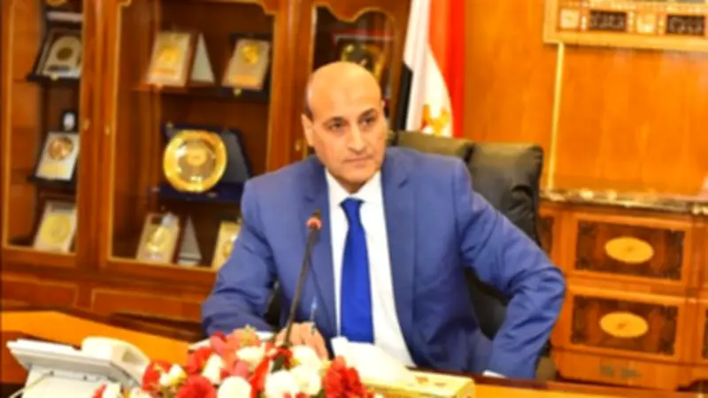محافظ أسيوط يعلن فتح باب التقديم لـ 15 تاكسي للعمل بالمدينة الجديدة