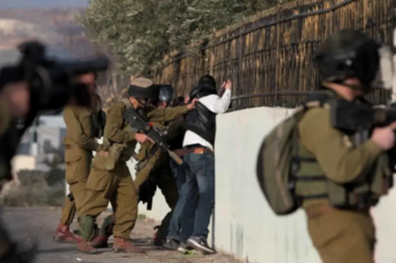 اقتحامات واسعة في الضفة الغربية واعتقال 15 فلسطينياً