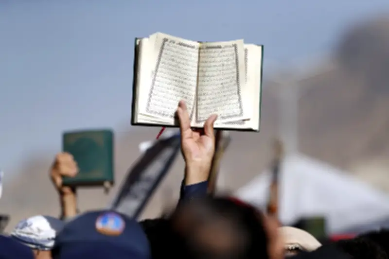 ضبط 1500 نسخة مصحف في مكتبة غير مرخصة بالدرب الأحمر