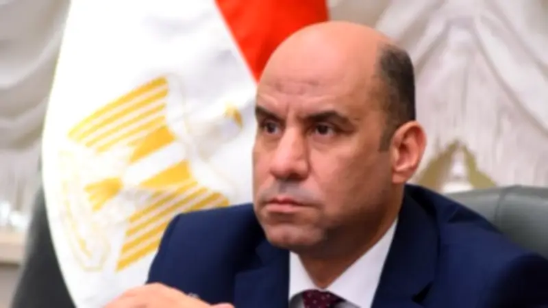 وزير العمل يعتمد حركة تغييرات وتنقلات واسعة بـ 17 قيادياً