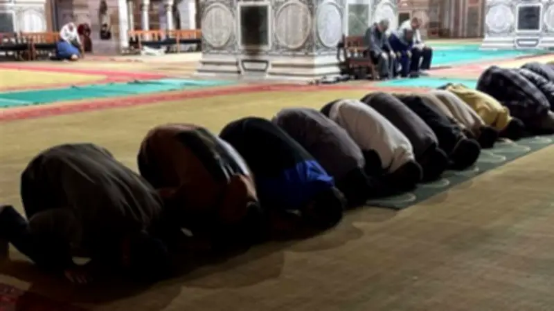 مواقيت الصلاة اليوم الأحد في القاهرة والمحافظات 17-5-2026