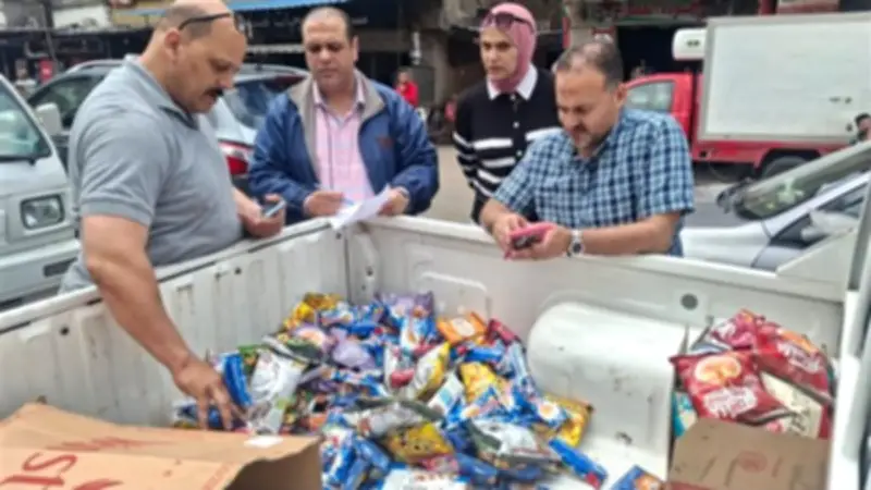 ضبط 170 قطعة حلوى منتهية الصلاحية في حملة تموينية بالإسكندرية