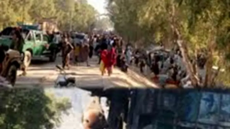 مصرع 18 وإصابة 29 في انقلاب مركبة لاجئين بأفغانستان