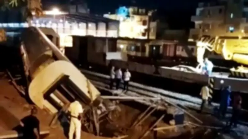 تفاصيل حادث انقلاب العربة الأخيرة من قطار أسوان رقم 187 وإصابة 3 أشخاص