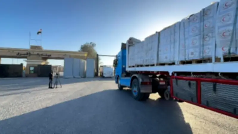 الهلال الأحمر يطلق قافلة زاد العزة 187 بـ 3725 طن مساعدات لغزة