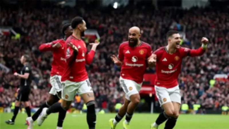 مانشستر يونايتد يتقدم على ليفربول 2-0 بعد 30 دقيقة في الدوري الإنجليزي