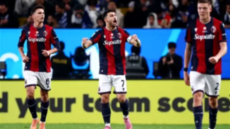نابولي يتأخر أمام بولونيا 2-1 في شوط أول مثير بالدوري الإيطالي