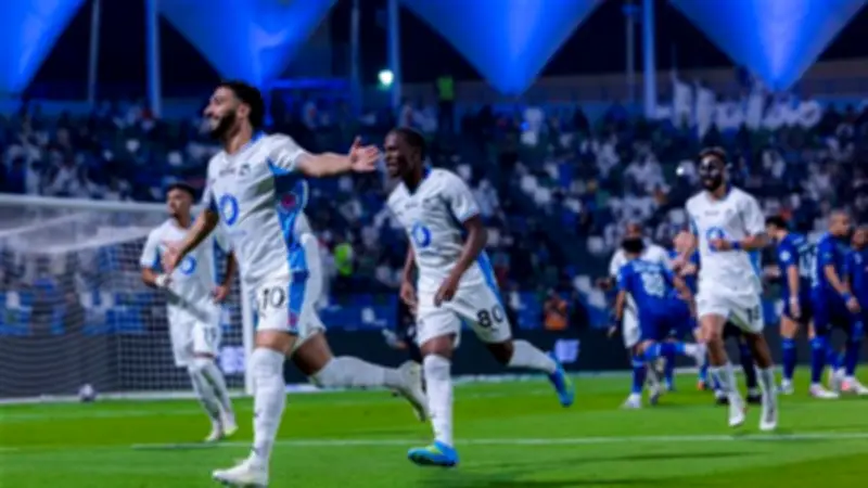 الفتح يخطف تعادلاً مثيراً من نيوم 2-2 في الدوري السعودي