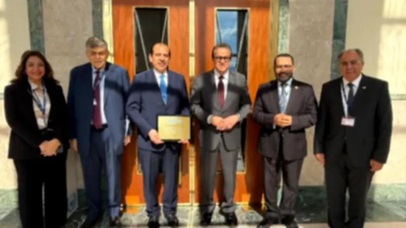 وزير الصحة يهنئ نائبه بجائزة نيلسون مانديلا لعام 2026
