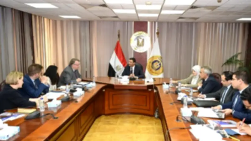 وزير الصناعة: العنصر البشري محور رئيسي في استراتيجية 2030 وشراكة موسعة مع منظمة العمل الدولية