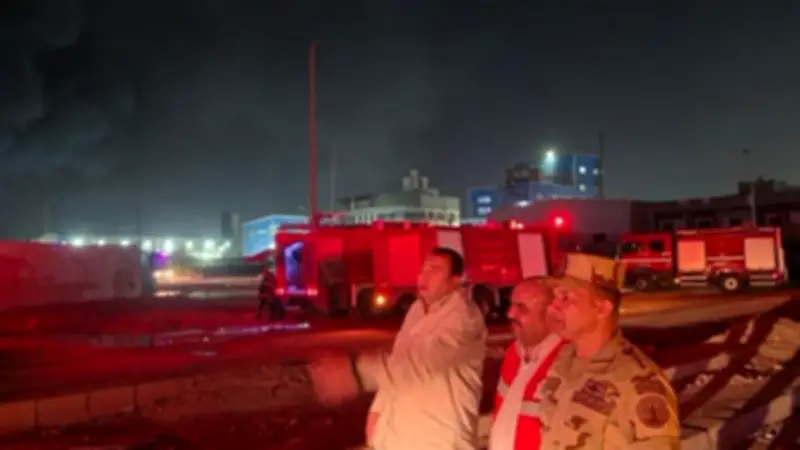 21 مصابًا في حريق مصنعي بويات وكرتون بالعاشر من رمضان