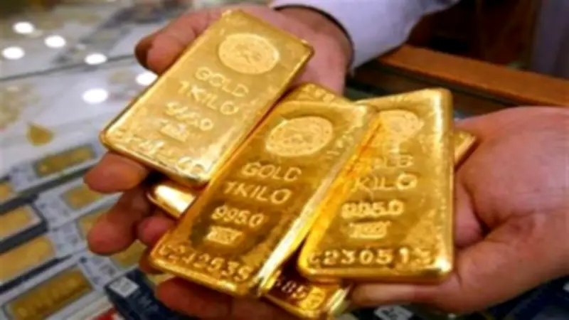 الذهب يواصل الهبوط.. عيار 21 يفقد زخمه والأوقية تتراجع عالمياً