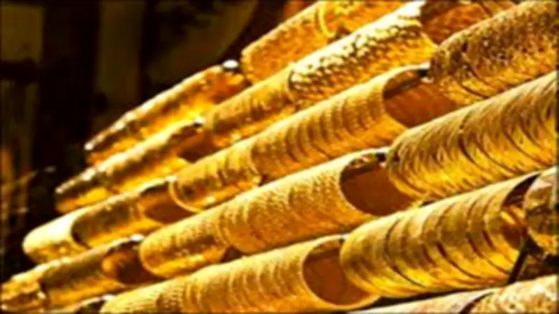 الذهب يواصل الهبوط عالمياً وعيار 21 يتراجع مجدداً في السوق المحلية