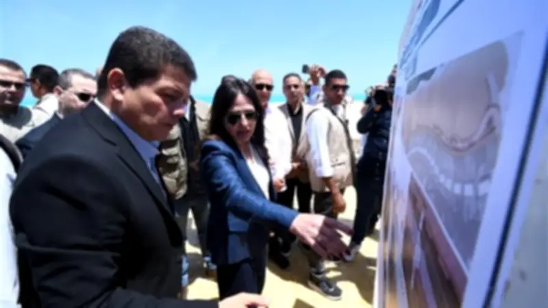 وزيرة الإسكان تتفقد بوغاز منطقة 24 والممشى السياحي في مارينا