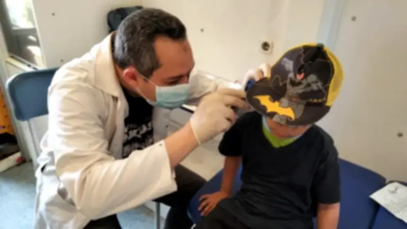 2447 خدمة طبية وصرف أدوية مجانًا خلال قافلة طبية بكفر الشيخ