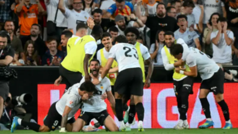 فالنسيا يعكر ختام موسم برشلونة بفوز مثير 3-1 في الليجا
