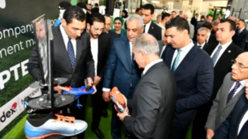 3 وزراء يتفقدون شركة مصرية لصناعة المستلزمات الرياضية لدعم التصنيع المحلي