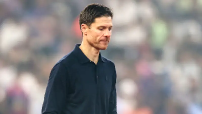 صحفي مدريدي: 3 لاعبين وراء الإطاحة بألونسو ومبابي لا يطيق أربيلوا