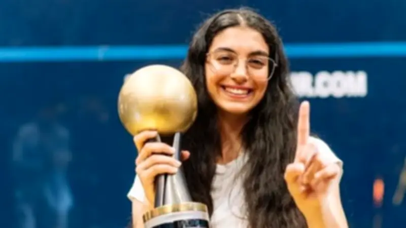 أمينة عرفي تحصد 3 أرقام قياسية بعد الفوز ببطولة العالم للإسكواش