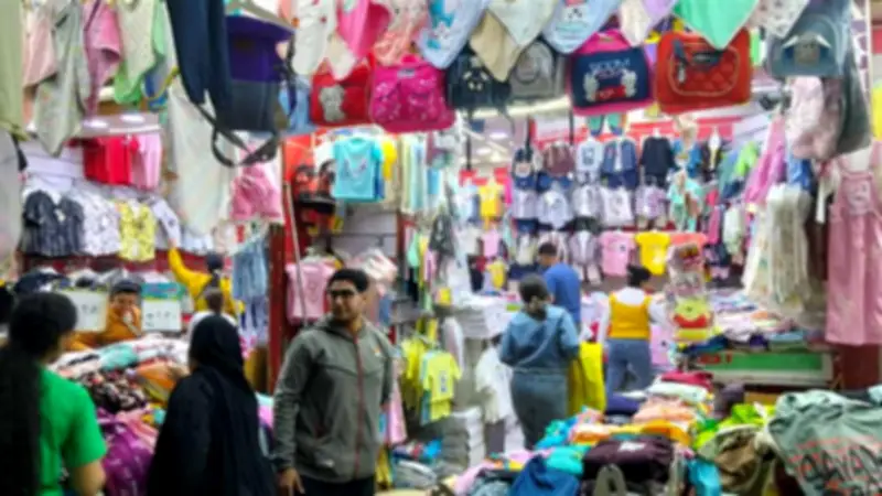 تخفيضات تصل إلى 30% في أسواق الملابس قبل عيد الأضحى