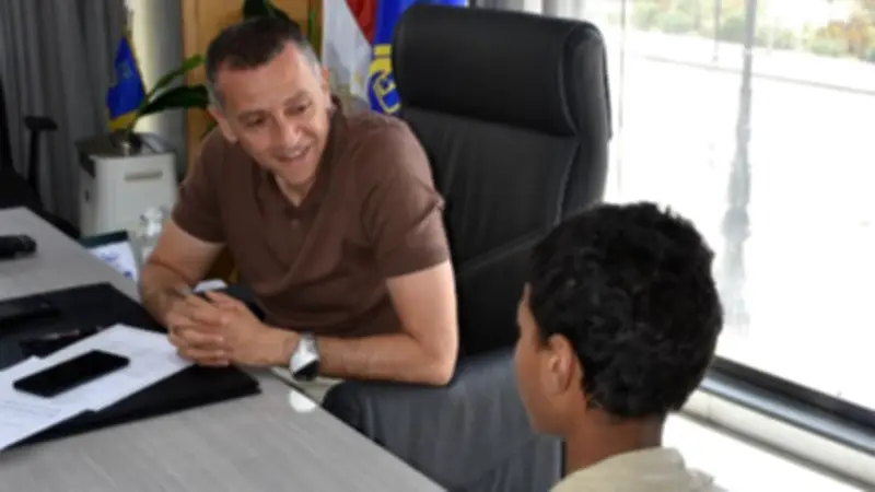 محافظ أسوان يصدر توجيهات عاجلة لتلبية مطالب 30 مواطناً في لقائه الأسبوعي