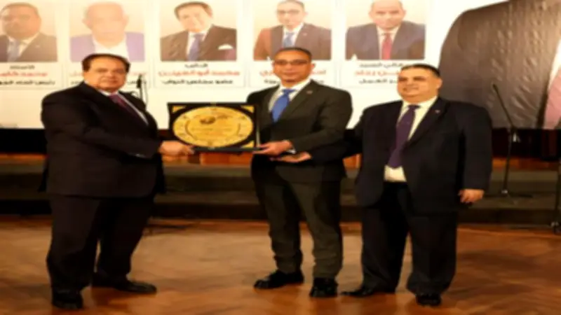 محافظ الجيزة يكرم 300 عامل في احتفالية عيد العمال تقديراً لجهودهم