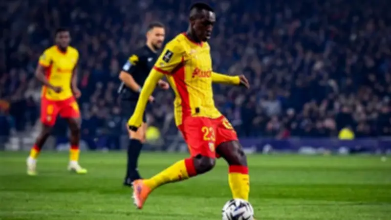 لانس الفرنسي يفعل بند شراء سعود عبد الحميد مقابل 3.5 مليون يورو