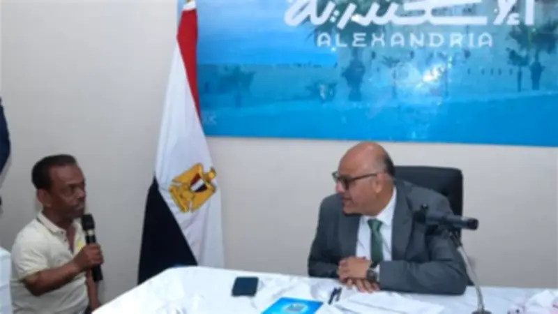 محافظ الإسكندرية يفحص 40 شكوى ويوفر 9 فرص عمل في لقاء جماهيري