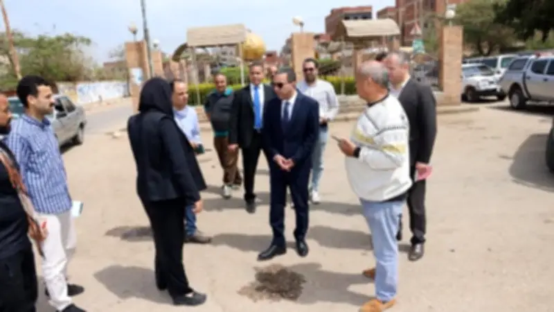 محافظ المنوفية يفاجئ مستشفى سرس الليان ويحيل 41 عاملاً للتحقيق