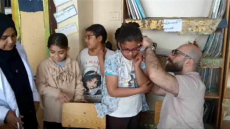 جامعة بنها تنظم قافلة طبية وتكشف على 443 طالباً في طوخ