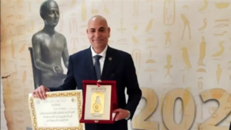 تكريم رئيس جامعة مدينة السادات بلقب الطبيب المثالي في يوم الطبيب المصري الـ48
