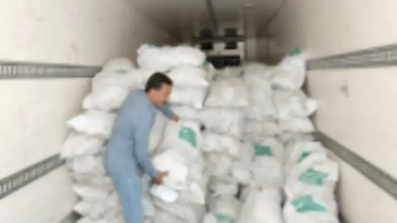 محافظ أسيوط: توزيع 5 أطنان لحوم و1250 وجبة غذائية للأسر الأولى بالرعاية
