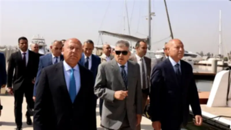 وزير النقل يشهد توقيع عقد بناء 5 أتوبيسات نهرية كهربائية للقاهرة