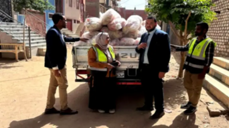 ضبط 5 آلاف عبوة مقرمشات مجهولة المصدر في مخزن بمدينة إسنا