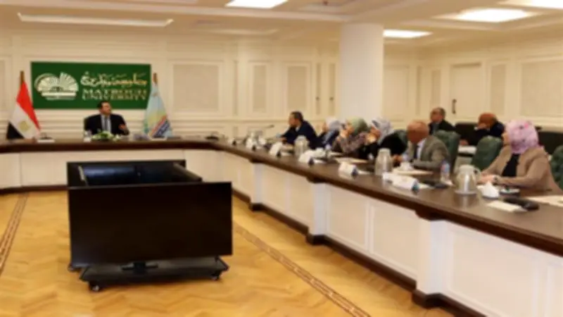 مجلس جامعة مطروح يمنح 5 درجات علمية ويقر تعيينات جديدة