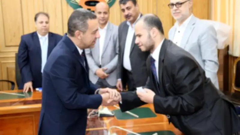 محافظ المنوفية يلتقي 50 حالة إنسانية ويوجه بحزمة قرارات عاجلة لدعم الفئات الأولى بالرعاية