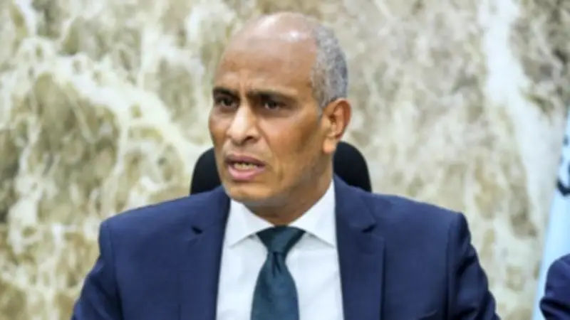 محافظ كفر الشيخ يعلن إزالة 50 إعلانًا مخالفًا في شوارع المدينة