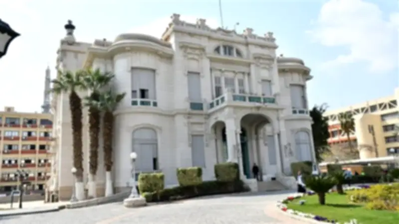 جامعة عين شمس توزع 500 وجبة ساخنة يوميًا للطلاب ذوي الهمم