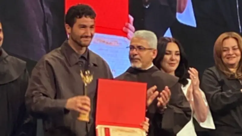 تكريم أحمد مالك عن فيلم "6 أيام" في ختام مهرجان الكاثوليكي للسينما