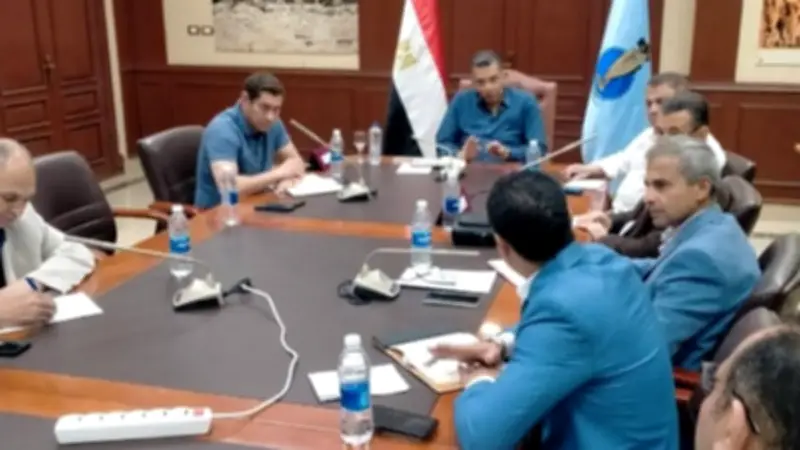 محافظ البحر الأحمر يتابع مشروعات الصرف الصحي بالغردقة ويوجه بدراسة ربط مبارك 6