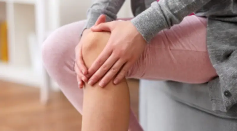6 عادات صيفية تهدد صحة المفاصل وتسبب آلاما مزمنة